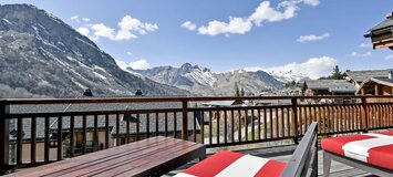  Avec une vue dégagée sur les montagnes, ce chalet de presti