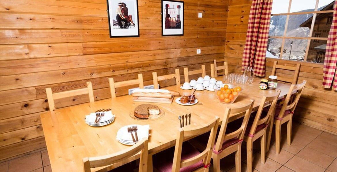 Chalet is located about 250 meters from the slopes.