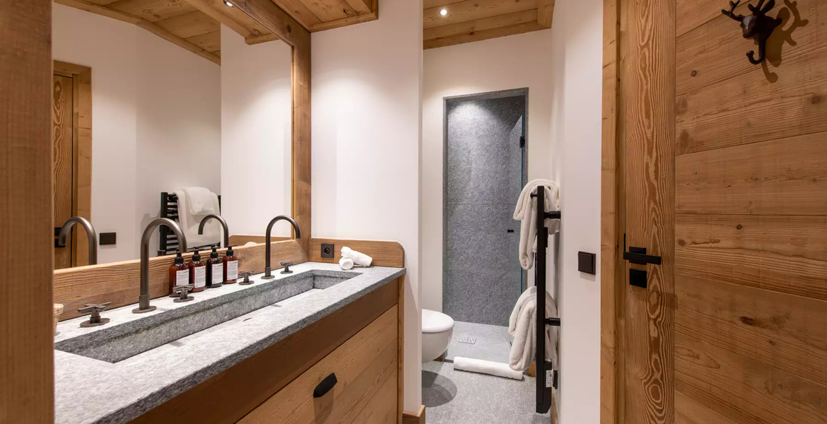 If you're looking for a chic getaway in the French Alps, loo