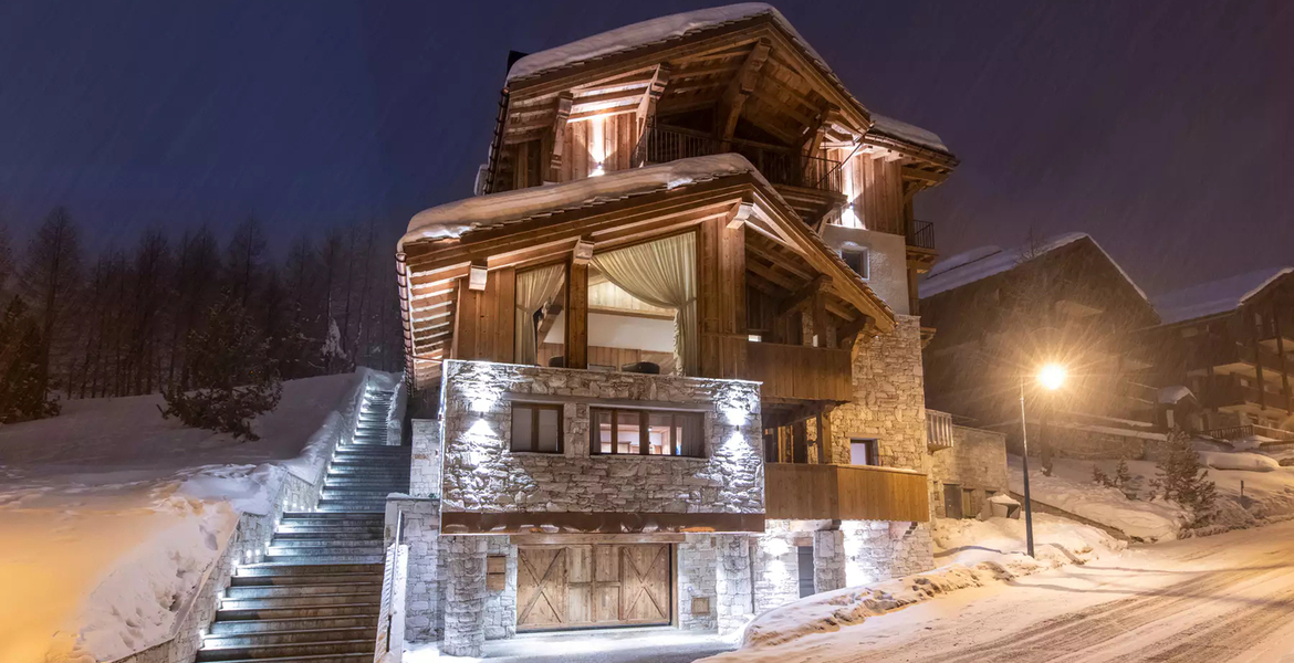 If you're looking for a chic getaway in the French Alps, loo