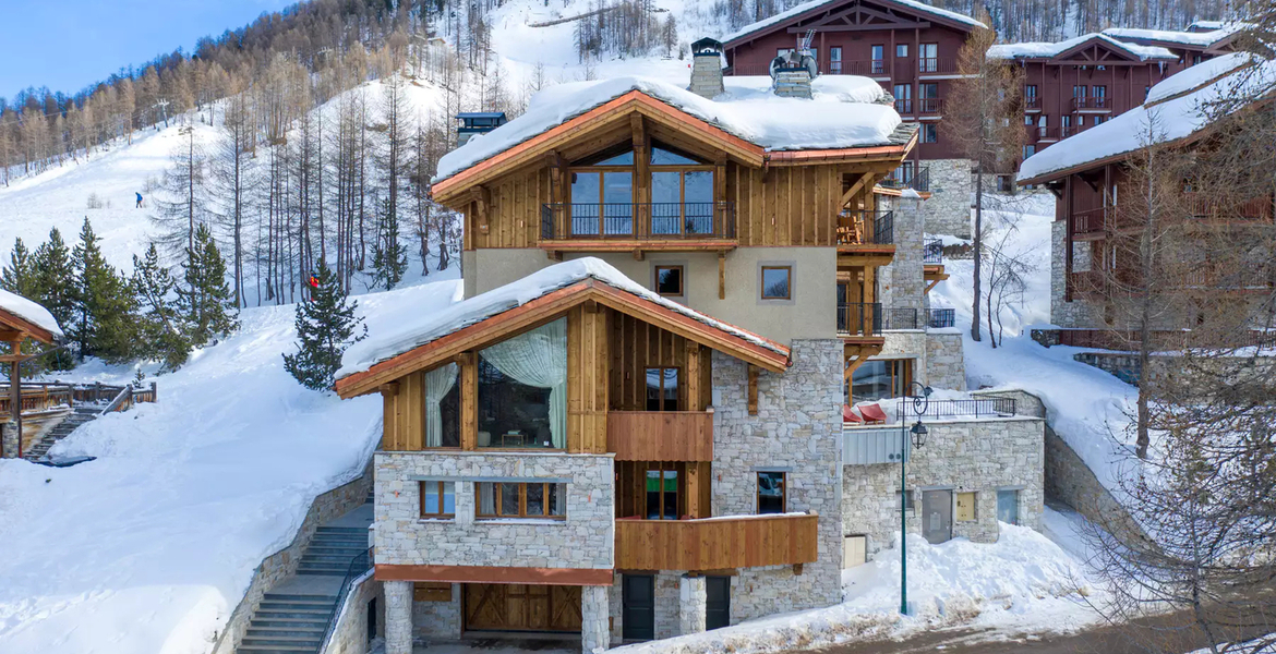 If you're looking for a chic getaway in the French Alps, loo