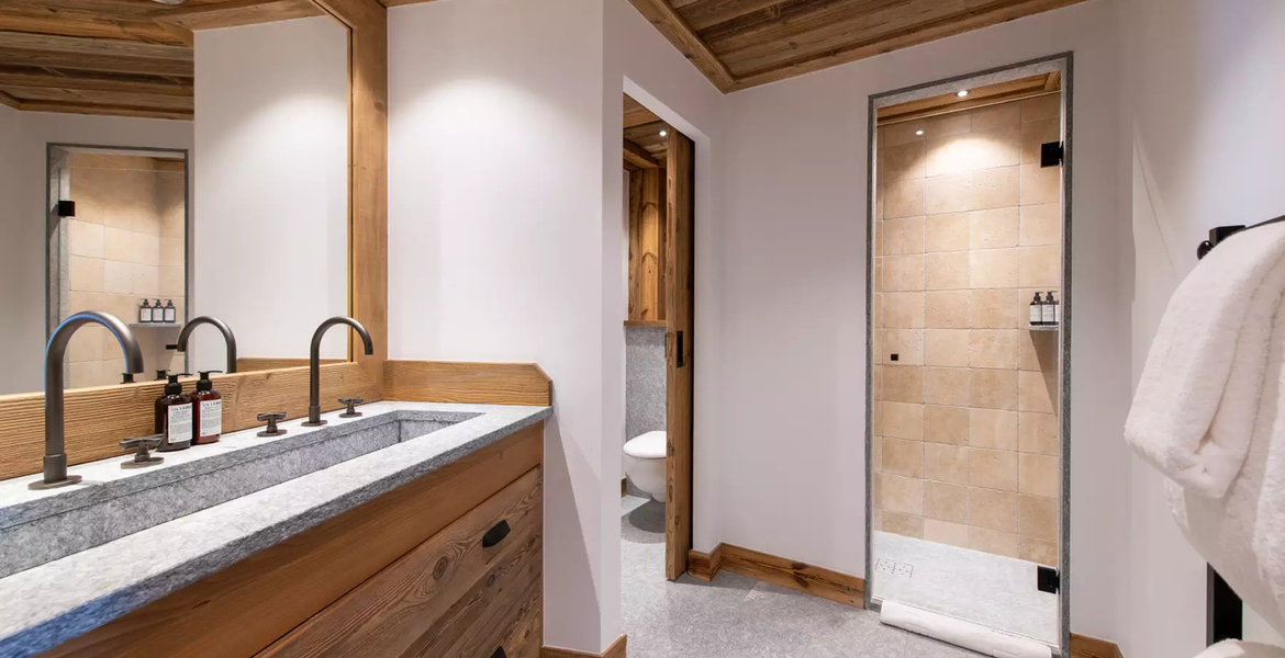 10 voyageurs · 4 chambres · 4 salles de bain · 130 m²  Il es