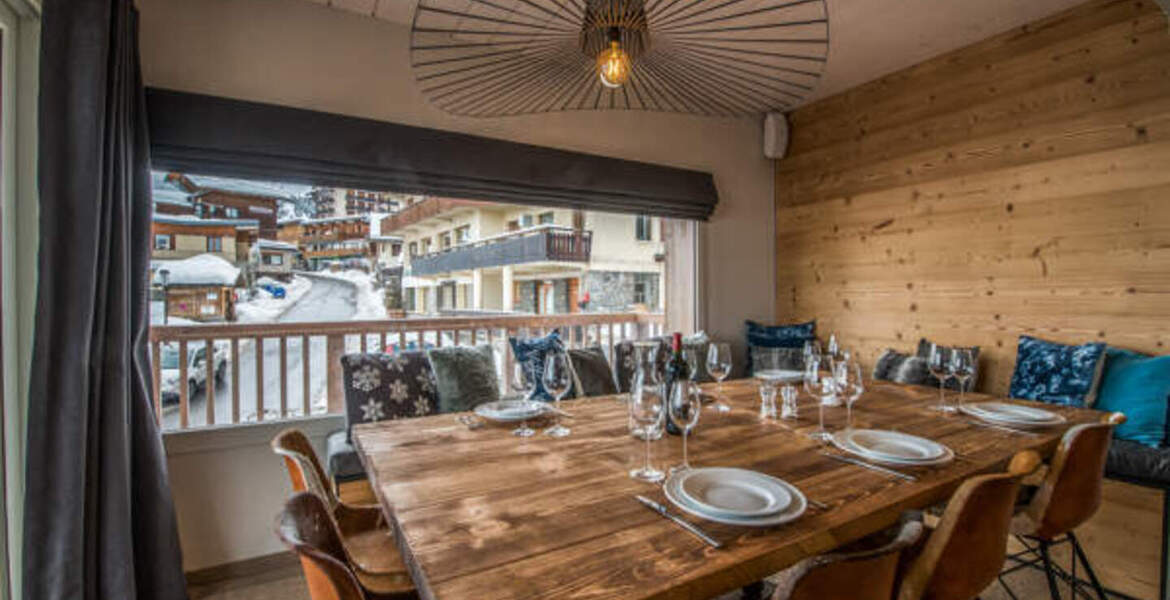 Le chalet est niché en plein cœur de Courchevel 1550. Ce que