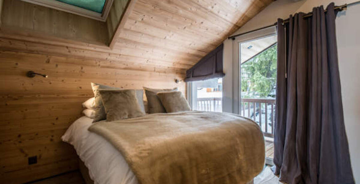 Le chalet est niché en plein cœur de Courchevel 1550. Ce que