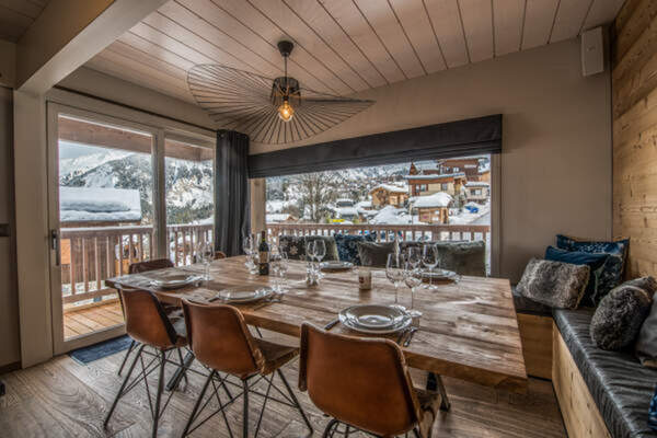 Le chalet est niché en plein cœur de Courchevel 1550. Ce que