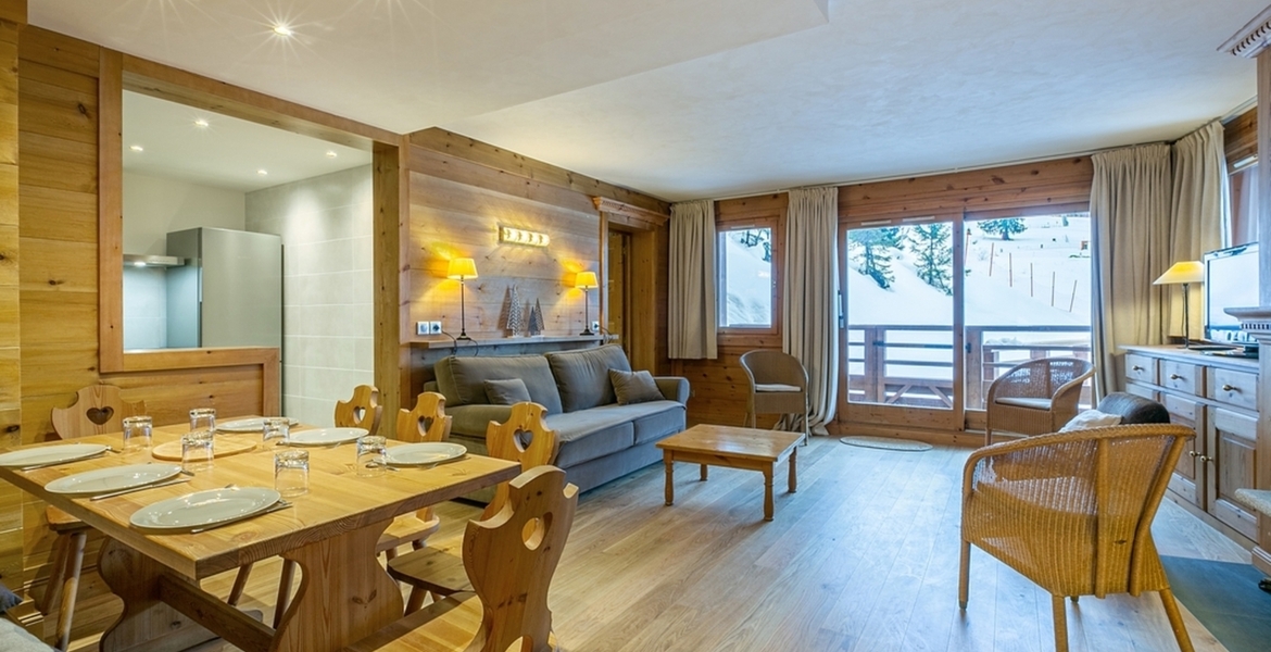 Located in the famous residence at the Rond-Point des Pistes