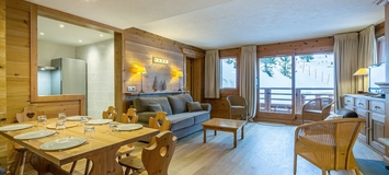 Located in the famous residence at the Rond-Point des Pistes