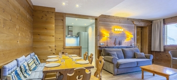 Located in the famous residence at the Rond-Point des Pistes