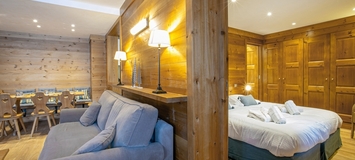 Located in the famous residence at the Rond-Point des Pistes