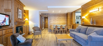 Located in the famous residence at the Rond-Point des Pistes