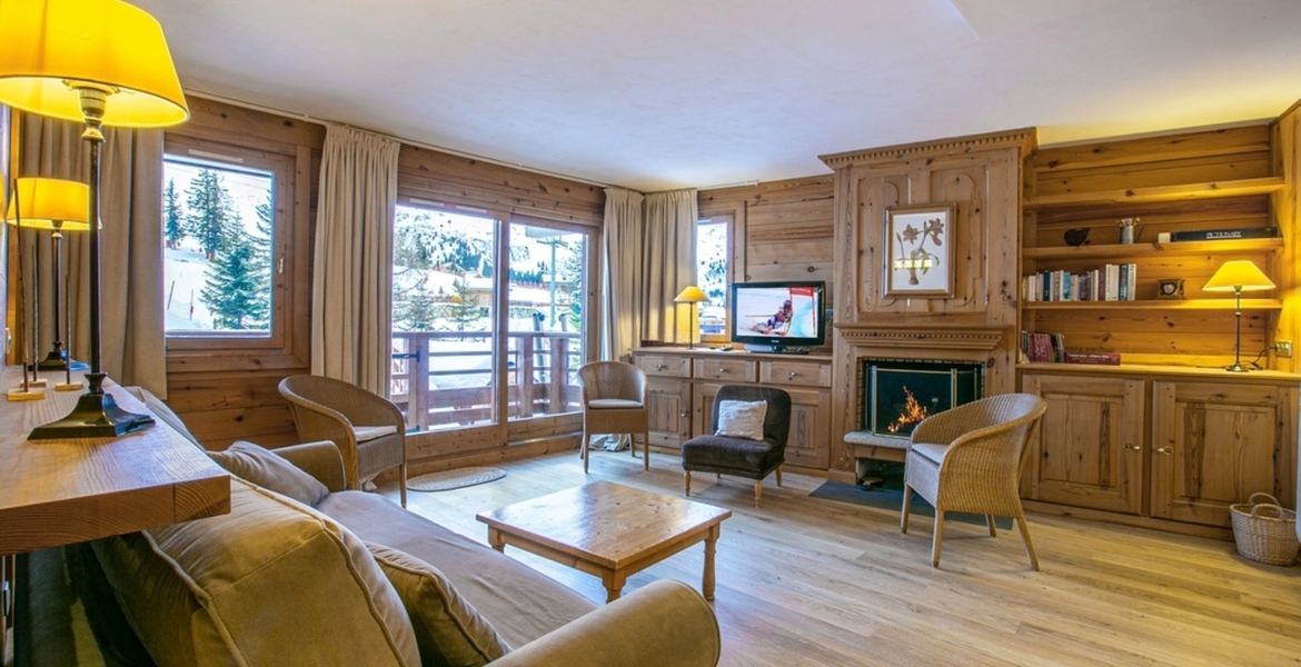 Located in the famous residence at the Rond-Point des Pistes