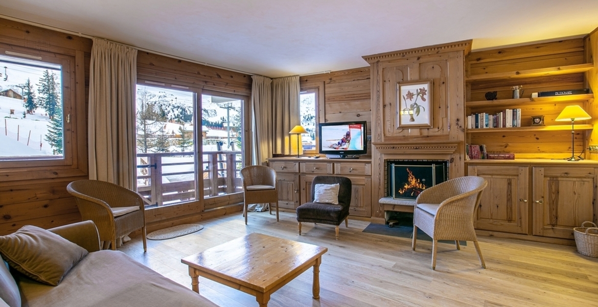 Located in the famous residence at the Rond-Point des Pistes