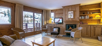 Located in the famous residence at the Rond-Point des Pistes