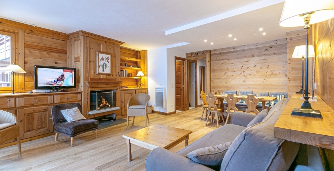 Located in the famous residence at the Rond-Point des Pistes