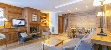 Located in the famous residence at the Rond-Point des Pistes