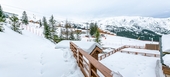 Situé dans la célèbre résidence du Rond-Point des Pistes, ce