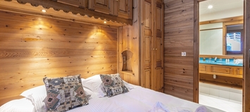 Located in the famous residence at the Rond-Point des Pistes