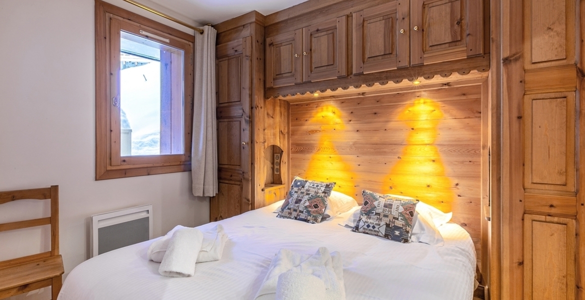 Located in the famous residence at the Rond-Point des Pistes