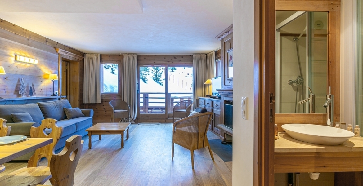 Located in the famous residence at the Rond-Point des Pistes