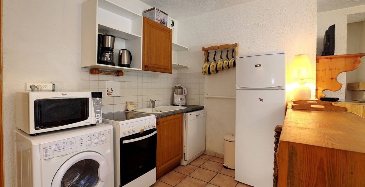 The flat is located in the Chenus area for rental