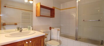 The flat is located in the Chenus area for rental