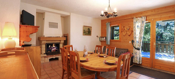 The flat is located in the Chenus area for rental