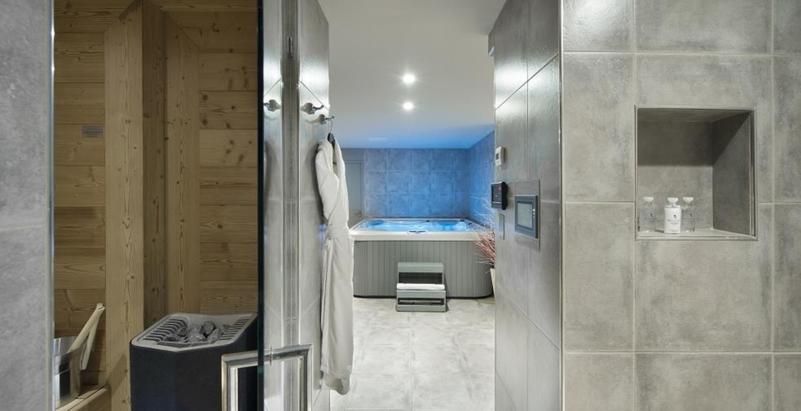 Private Suite Courchevel 1850 SKI IN / SKI OUT IN THE HEART 