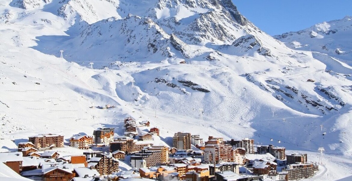 Flat Val Thorens - 10 people  Sleeps 10 people 5 bedrooms 7 