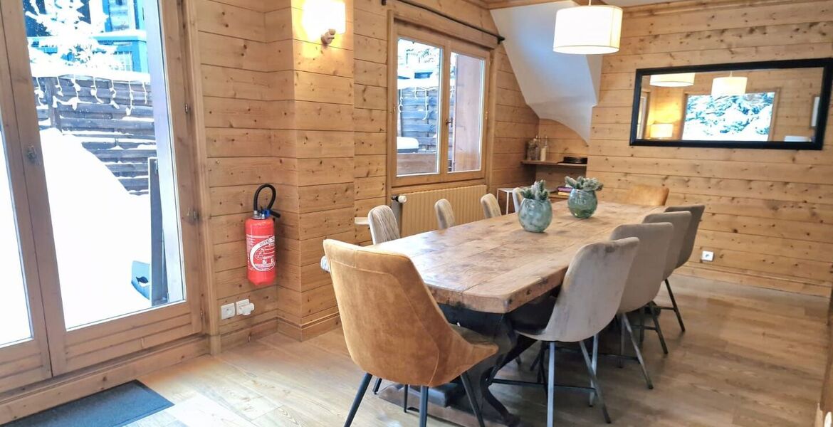 Ce Chalet de 200m2 à Plantret, Courchevel 1850 est à louer 