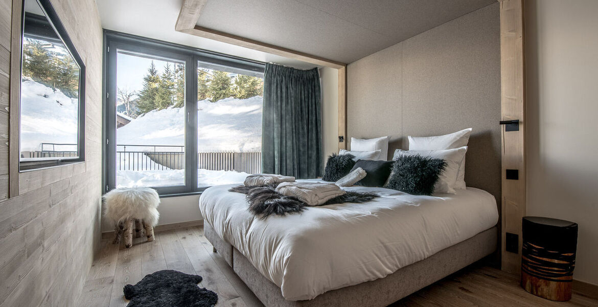 Luxury chalet - SKIS ON - 5 bedrooms, 270 m2, equipped for 1