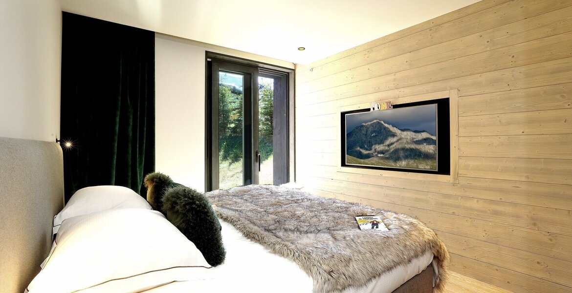 Luxury chalet - SKIS ON - 5 bedrooms, 270 m2, equipped for 1