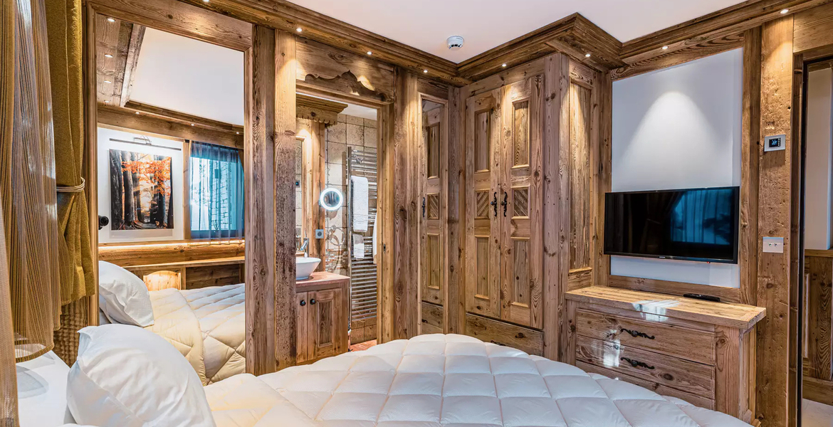 Chalet  Courchevel 1850 French Alps, 12 guests 