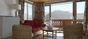 Bright flat with stunning views of the resort and mountains