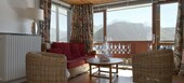 Bright flat with stunning views of the resort and mountains