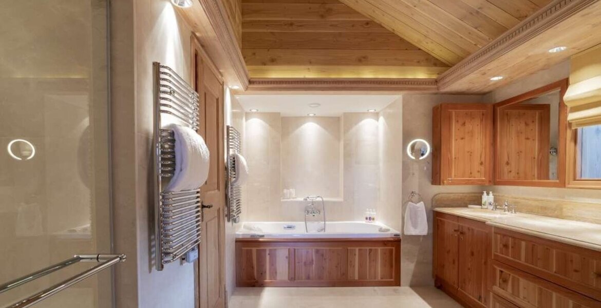 The ultimate ski-in, ski-out property. Chalet in Meribel