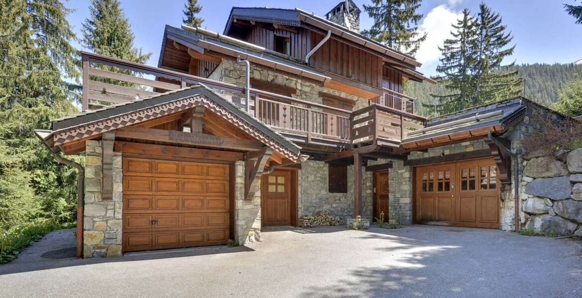 Charming Chalet in Meribel with 220sqm and 5 bedrooms 