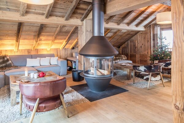 This prestigious chalet is ideally situated in Méribel