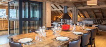 This prestigious chalet is ideally situated in Méribel