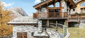 Ce chalet bénéficie d'un emplacement unique dans Val d'Isère