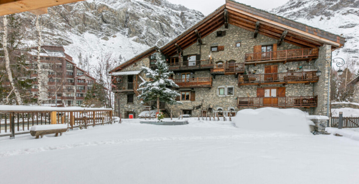 Chalet typique et indépendant 8 pièces sur 3 étages  280 m2