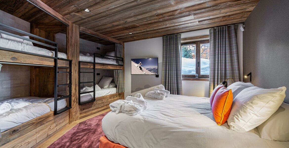 Le chalet est un tout nouveau chalet à la décoration moderne