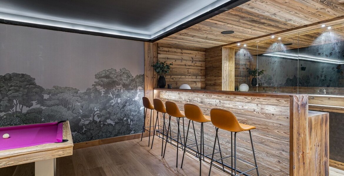 Le chalet est un tout nouveau chalet à la décoration moderne