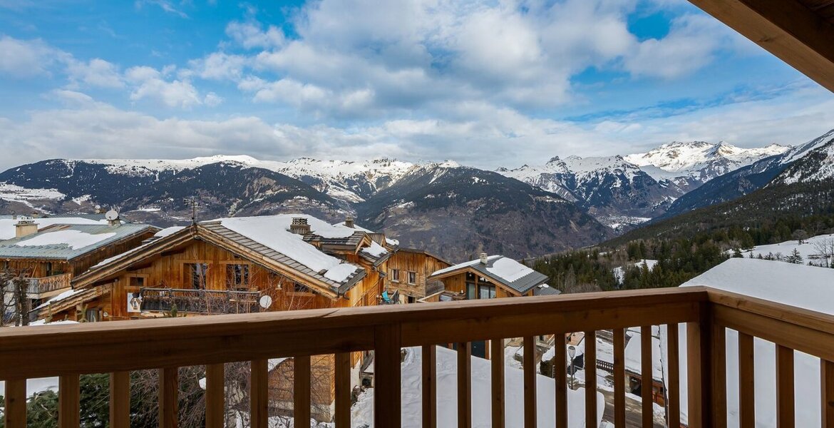 Le chalet est un tout nouveau chalet à la décoration moderne