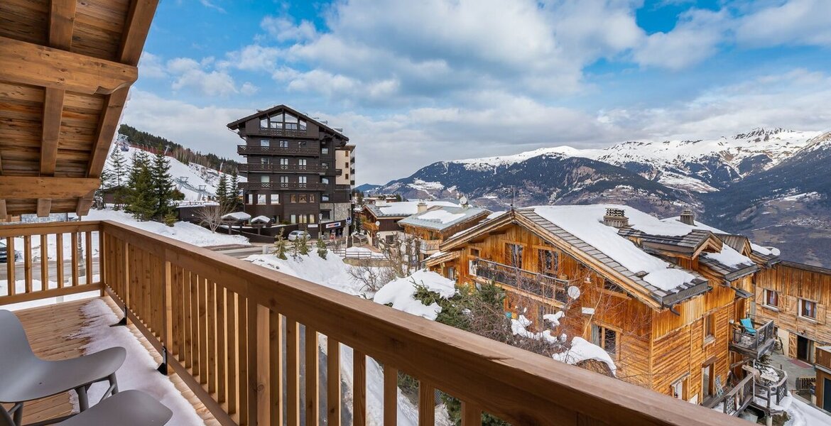 Le chalet est un tout nouveau chalet à la décoration moderne