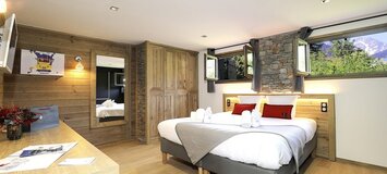 Completely renovated in 2022 THE CHALET in Courchevel 1650