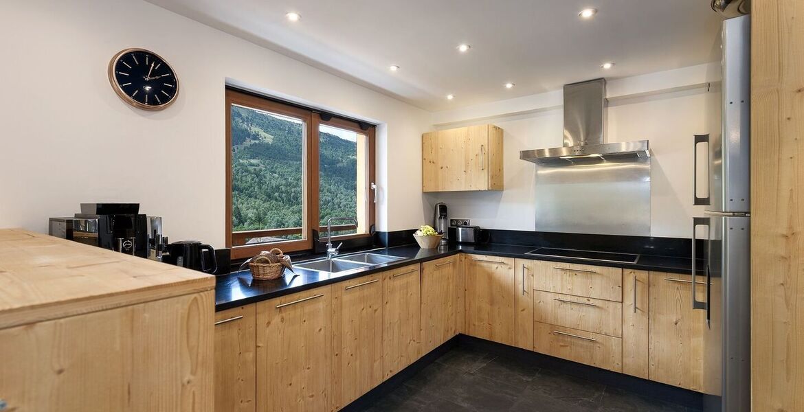 Luxury Chalet in Meribel with Hot Tub - Lodge Mussillon