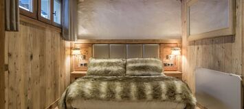 This prestigious chalet is ideally situated in Méribel