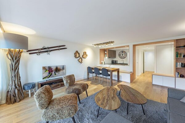 The apartment is ideally located in Jardin Alpin