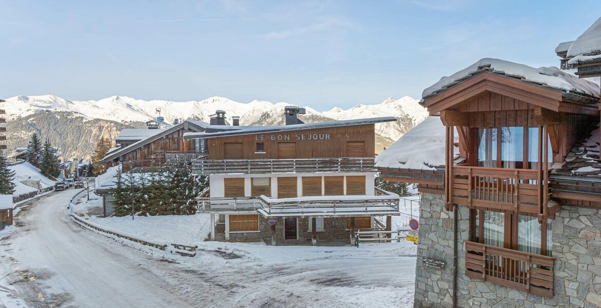 The apartment is ideally located in Jardin Alpin
