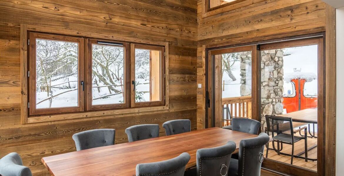 A family chalet with swimming pool in Courchevel-Le Praz 